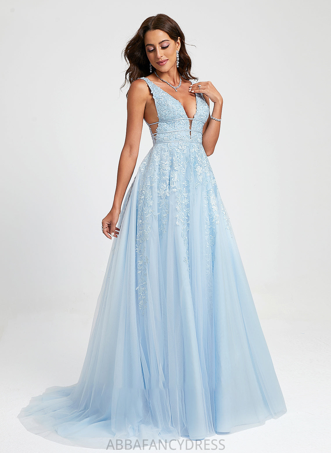 Ball-Gown/Princess Train Prom Dresses Amber Tulle Sweep With Lace Beading V-neck