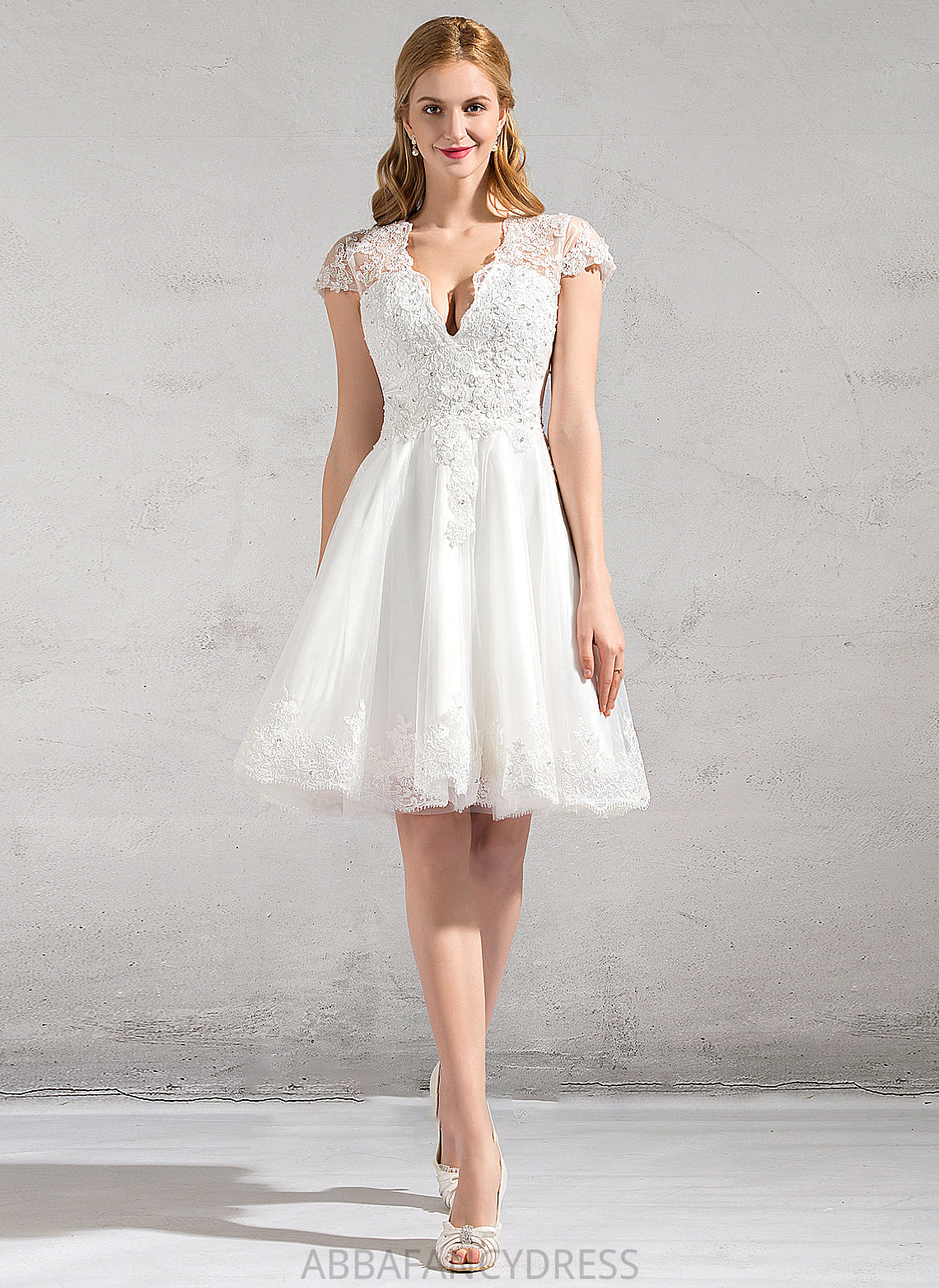 Lace Dress A-Line Knee-Length Sequins Lace Tulle V-neck Beading With Wedding Dresses Appliques Madelynn Wedding