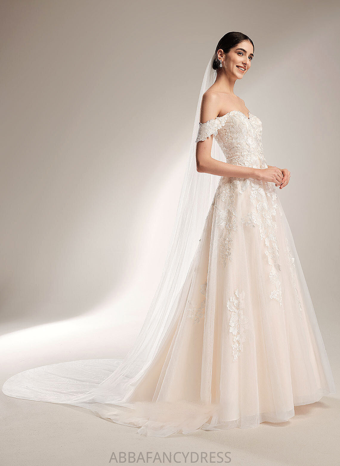 Wedding Off-the-Shoulder Wedding Dresses Ball-Gown/Princess Sonia Chapel Dress Train